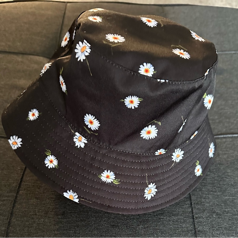 Black Daisy Bucket Hat